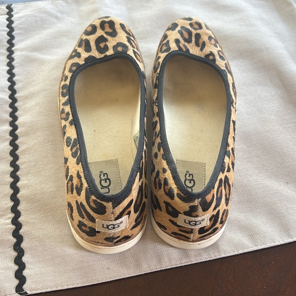 Ugg flats - Picture 4 of 5